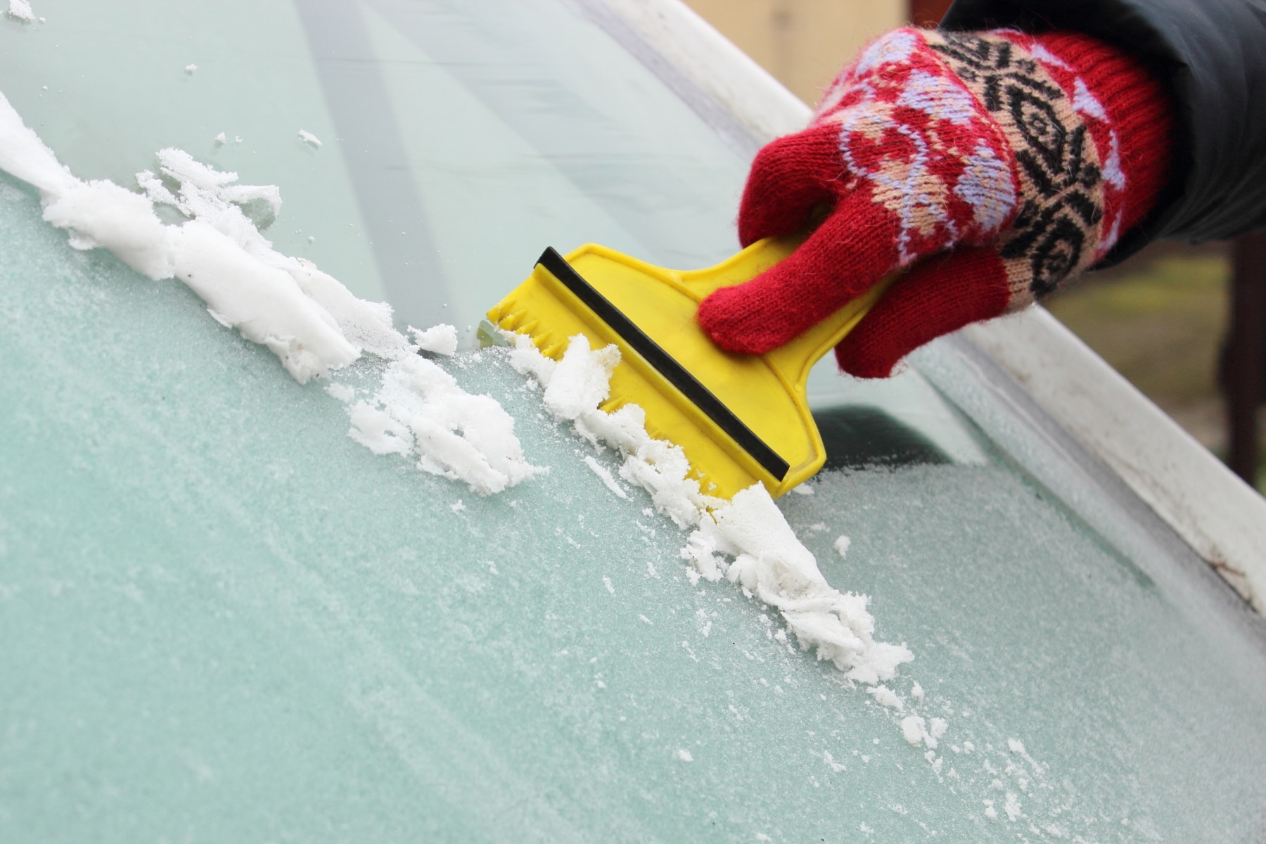 Eiskratzen: So wird das Auto schnell eisfrei