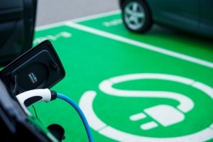 Emissionsfrei dank Elektro-Antrieb: Ein Auto zu kaufen, welches ohne Verbrennungsmotor auskommt, schont die Umwelt.