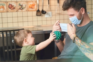 Bei einer Epidemie kann das Gesundheitsamt Maßnahmen wie eine Maskenpflicht anordnen.