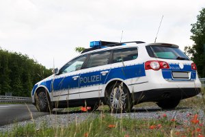 Ist bei Fahrerflucht das Kennzeichen des Täters bekannt, kann die Polizei schnelle Aufklärung leisten.