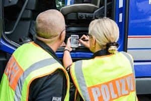 Nach einer begangenen Fahrerflucht kommt die Polizei nicht immer sofort , wenn der Schuldige nicht gleich bekannt ist.