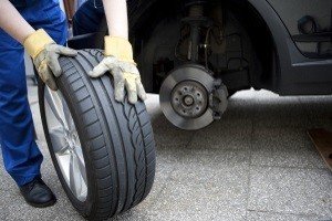 Neben einer Fahrerkarte ist die Werkstattkarte für Kontrollgeräte entscheidend. Sie wird nur an befugte Techniker ausgegeben.