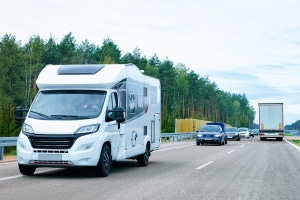 Sicher dank Fahrertraining: Ein Wohnmobil reagiert anders als ein Pkw.