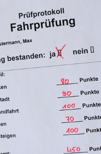 Geprüft und 100% sicher, bester Fahrlehrer der Welt : Fahrschule