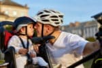 Gemeinsam auf dem Fahrrad: Ist das Fahren mit einem Baby erlaubt?