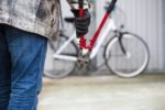 Codierung beim Fahrrad: Über eine Rahmennummer registrieren Beamte ein Rad und schützen es damit vor einem Diebstahl.