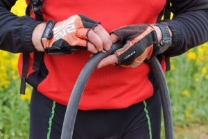 Hat Ihr Fahrrad unterwegs eine Reifenpanne, können Sie diese auch selbst reparieren.