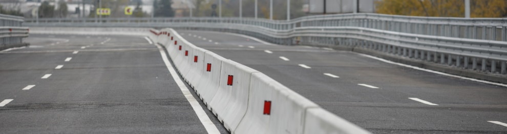 Fahrzeugrückhaltesystem: Infos zu Leitplanken, Schutzwänden und Co.