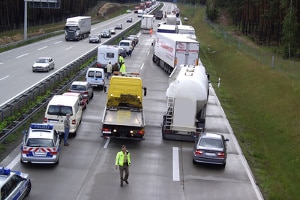 Abstand nicht eingehalten, Blinker nicht gesetzt oder falscher Reifendruck - diese Fehler beim Autofahren können schlimme Folgen haben.