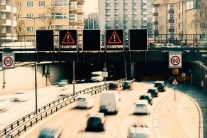 Wer für den Ausbau zuständig ist, legt das Fernstraßenausbaugesetz fest.