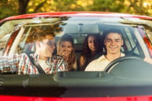 Eine Feuerwehrzufahrt muss man als Autofahrer immer freihalten.