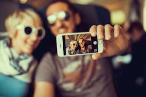 Für den Fotoabgleich werden öffentliche Profilfotos genutzt.