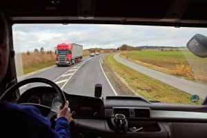 Führerschein: Ab 50 im LKW unterwegs zu sein, unterleigt den gleichen Regeln wie alle anderen Altersstufen auch.