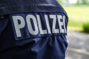 Nur ein Duplikat vom Führerschein mitführen? Eine beglaubigte Kopie wird immer von der Polizei anerkannt.