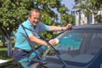 Wie können Sie Glaskratzer entfernen? Beim Auto können leichte Schäden ausgebessert werden.