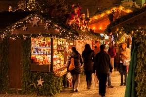 Auch wenn er für viele zum Weihnachtsmarktbesuch dazugehört: Glühwein lässt die Promille in Ihrem Blut schneller ansteigen.