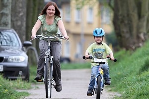 Haftpflichtversicherungen bieten zusätzliche Policen an, mit denen Sie schuldunfähige Kinder absichern können.