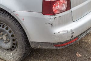 Unbemerkt ein Auto in Halle angefahren? Ein Anwalt für Verkehrsrecht hilft, wenn Ihnen Fahrerflucht vorgeworfen wird.