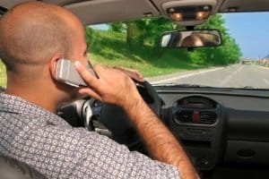 Ein Handy kann zum Fahrverbot führen, wenn es sich beispielsweise um eine Wiederholungstat handelt.
