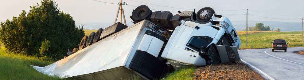 Unfall mit dem LKW: Risiken und Verhaltensregeln