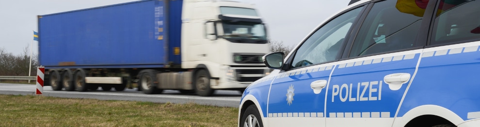 All Terrain Polizei Auto Schlüsselanhänger. Schwarz-Weiß Polizei