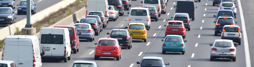 Stau auf der Autobahn: Welche Regeln gelten?