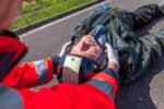 Helm bei Unfall mit Motorrad abnehmen oder nicht? Die Unsicherheit ist bei Ersthelfern oft groß.