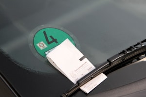 HEM-Umfrage: Die neuen Bußgelder für Parkverstöße werden von vielen Befragten als unfair empfunden.