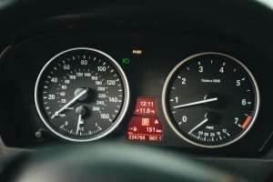 Die zulässige Höchstgeschwindigkeit ist in Dänemark auf der Autobahn von der Art des Fahrzeugs abhängig.
