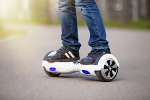 Darf man mit einem Hoverboard im Straßenverkehr fahren?