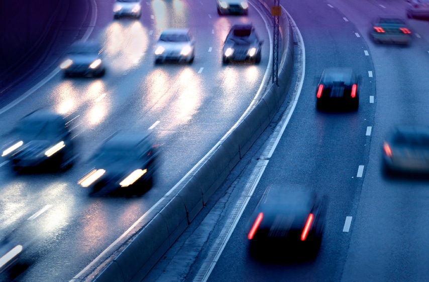 Illegale Autorennen auf Straße
