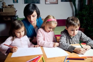 Im Ausland besteht meist keine Schulpflicht sondern eine Bildungspflicht, die auch als Heimunterrichterfolgen kann.