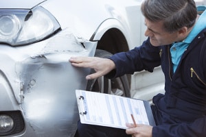 Bei kleineren Schäden am Kfz kann mit Smart-Repair gearbeitet werden.