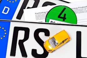 Bei der Kfz-Zulassungsstelle von Mainz ein Kennzeichen zu reservieren kostet extra.