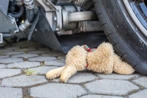 Ein Kind stirbt im Auto - statistisch gesehen ist das mit einer der häufigsten Unfalltode von Kindern.