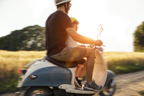 Darf Man Mit Begleitetem Fahren Roller Fahren Kinder auf dem Roller mitnehmen: Regeln und Sanktionen