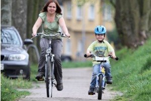 Ein Kinderfahrrad ist besonders verkehrssicher, wenn es die richtige Größe für das Kind hat.