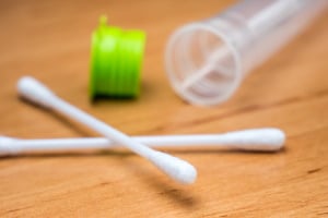 Kriterien für Corona-Test: Das RKI hat neue Empfehlungen herausgegeben, wann Patienten getestet werden sollen.