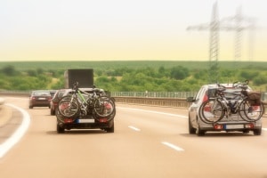 Auch In Kroatien geben Verkehrsschilder Verhaltensweisen im Verkehr wie z. B. Geschwindigkeiten vor.