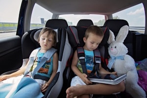 Für lange Autoreisen mit Kindern sollten Sie Ablenkungen einplanen.
