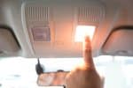 Ist es erlaubt, das Licht im Auto beim Fahren einzuschalten?