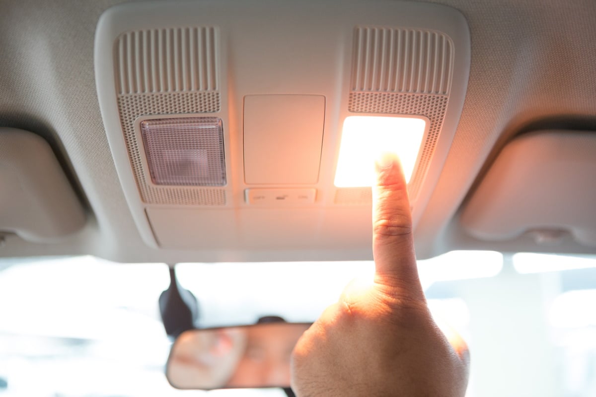 Ist es erlaubt, das Licht im Auto beim Fahren einzuschalten?