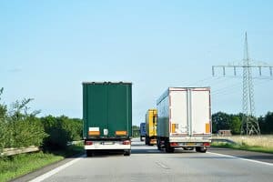 Den LKW parken im Wohngebiet - nach StVO nur in Ausnahmefällen möglich.