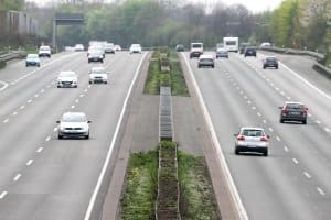 Besonders auf mehrspurigen Autobahnen kann es zu Messfehlern kommen.