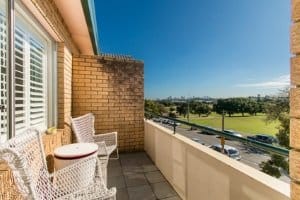 Mietrecht: Beim Grillen auf dem Balkon gilt das Gebot der Rücksichtnahme.