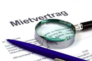 Egal ob Sie ihren Mietwagen mit oder ohne Kreditkarte buchen, prüfen sollten sie in jedem Fall den Mietvertrag