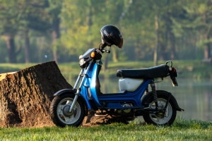 Welche Regelungen gilt es zu befolgen, um sicher mit dem Moped zu fahren?