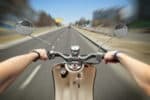 In vielen Bundesländern können Sie den Mopedführerschein mit 15 erwerben.