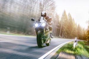 Unterwegs mit dem Motorrad: Welche Geschwindigkeit dürfen Sie an den Tag legen?