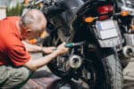 Motorradhelm reinigen, Visier reinigen: Tipps und Tricks.